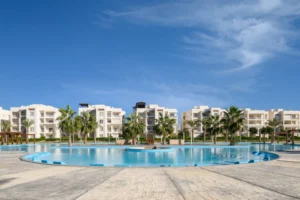 مساحة قرية امواج الساحل الشمالي